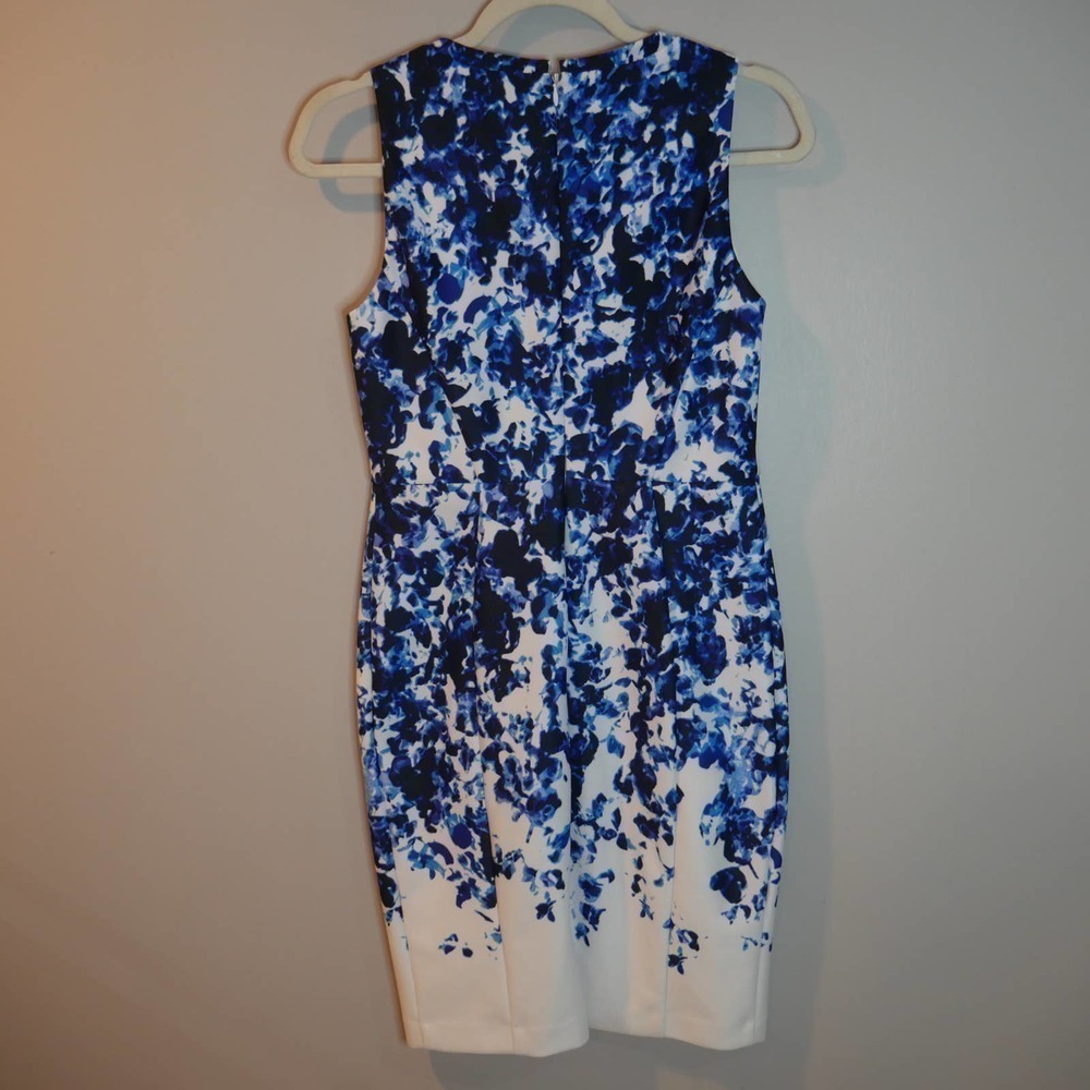 Vince Camuto Blue & White Floral Scuba Shift Dress Size 6 Petite - Picture 3 of 6